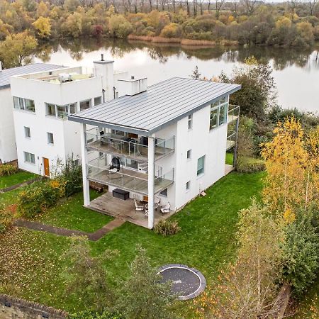 Lakeside Property With Access Into Spa On A Nature Reserve Bauhinia House Hm73 Somerford Keynes Esterno foto